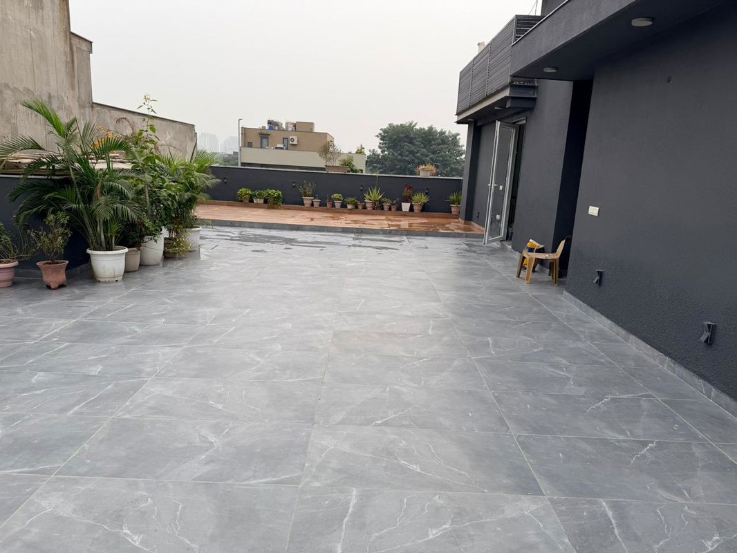 3 BHK + Pooja Room 240 Sq.Yd. Apartment in Sushant Lok 2