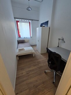 1 BHK Apartment For Rent in RWA Residential Society Sector 46