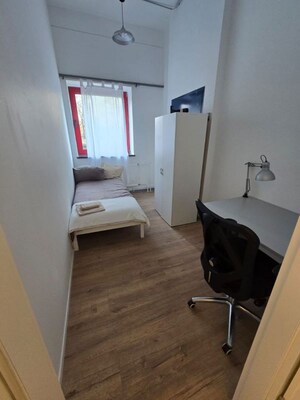 1 BHK Apartment For Rent in RWA Residential Society Sector 46, Sector 46