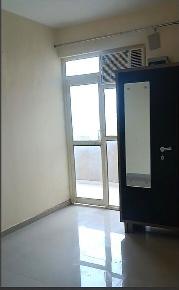 Room in 2 BHK Apartment at Pyramid Heights, Sector 85 – for Rent
