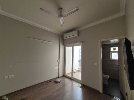 2.5 BHK + Study Room Builder Floor For Rent in Central Park Cerise Suites