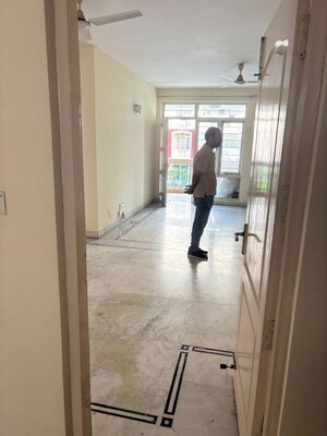 Room in 3 BHK Apartment at Eldeco Mystic Greens, Omicron I Greater Noida – for Rent