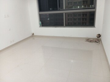 Room in 2 BHK Apartment at Kalpataru Immensa, Kolshet Road – for Rent