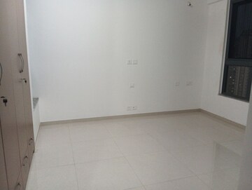 Room in 2 BHK Apartment at Kalpataru Immensa, Kolshet Road – for Rent