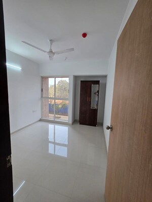 Furnished Amenities in 2.5 BHK Apartment at Kalpataru Primera, Kolshet Road – for Rent