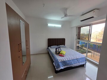Bedroom in 2.5 BHK Apartment at Kalpataru Primera, Kolshet Road – for Rent