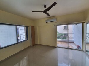 Room in 3 BHK Apartment at Raj Heramb Regalia Residency, Bavdhan – for Rent