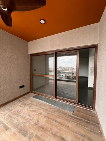 Room in 2 BHK Apartment at Centreo , Kanakapura Road – for Sale