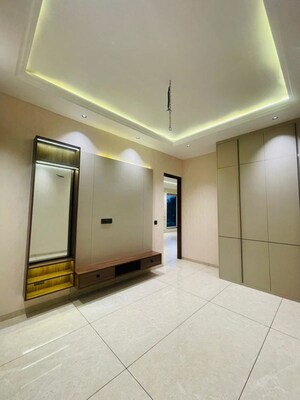 Room in 6 BHK Independent House at Panchkula Urban Estate – for Rent