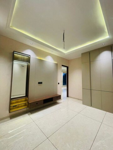 Room in 6 BHK Independent House at Panchkula Urban Estate – for Rent