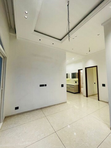 Room in 6 BHK Independent House at Panchkula Urban Estate – for Rent