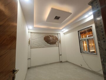 Room in 2 BHK Builder Floor at Sector 104 – for Sale