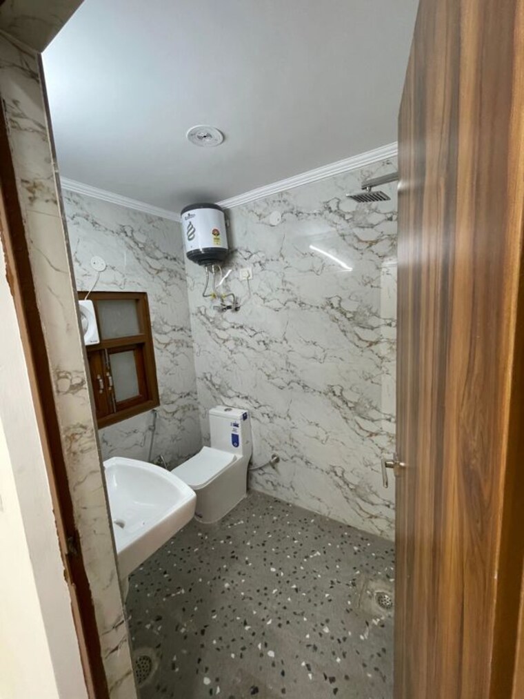 Bathroom, saket 1 Bedroom 500 Sq.Ft. Apartment In Saket Delhi 10000657
