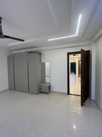 Building Lobby in 3.5 BHK Apartment at Omaxe Palm Greens, Mu Greater Noida – for Rent