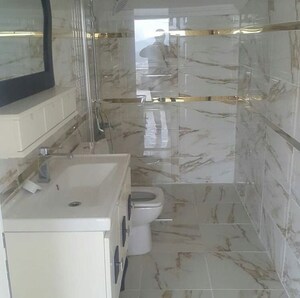 Attached Bathroom in 3 BHK Builder Floor at Arjun Nagar – for Sale