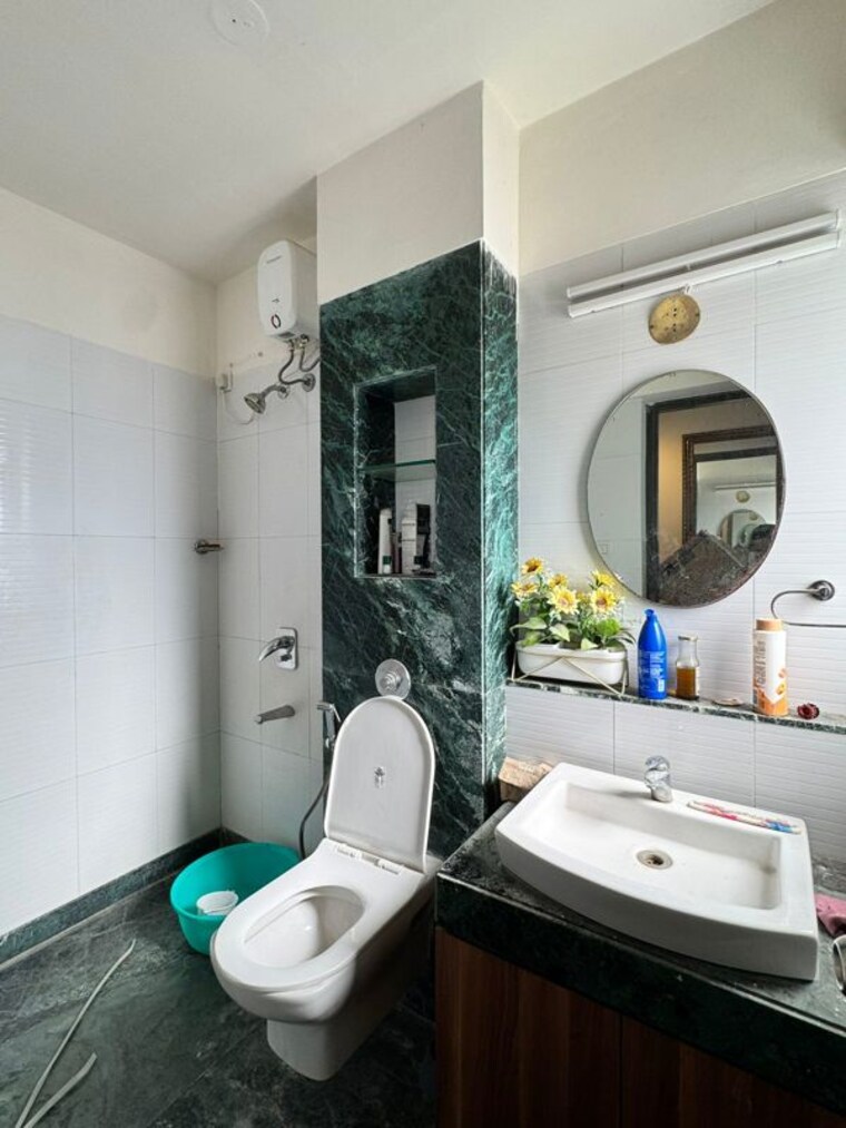 Bathroom, lodha-splendora 2.5 Bedroom 1148 Sq.Ft. Apartment In Ghodbunder Road Thane 10000704