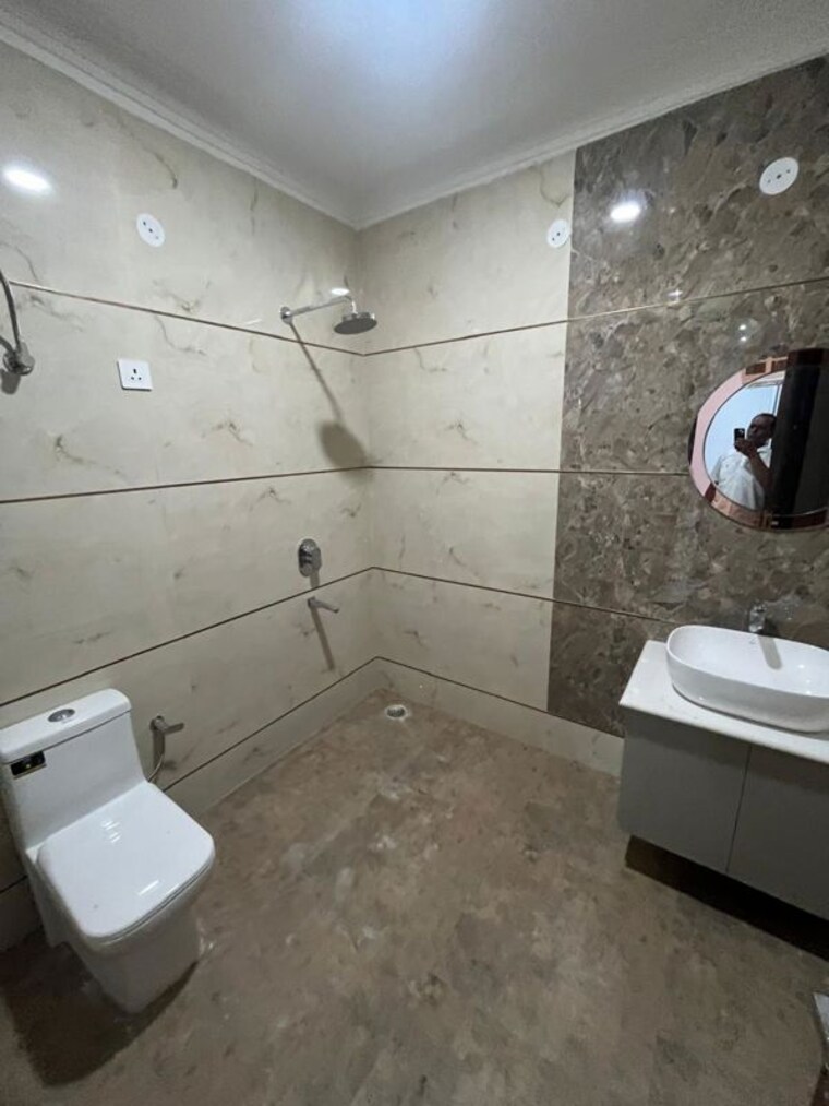 Bathroom, omaxe-palm-court 3 Bedroom 1850 Sq.Ft. Apartment In Mu Greater Noida Greater Noida 10000727