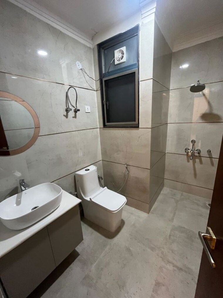Bathroom, omaxe-palm-court 3 Bedroom 1850 Sq.Ft. Apartment In Mu Greater Noida Greater Noida 10000727