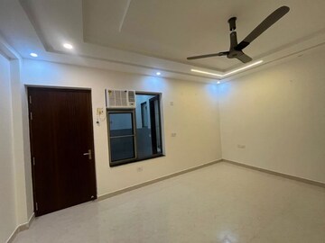 Room in 3 BHK Apartment at Omaxe Palm Court, Mu Greater Noida – for Rent