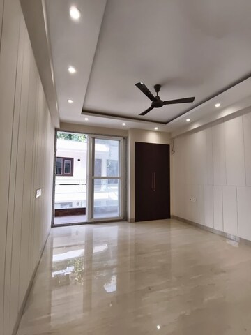 Room in 3 BHK Builder Floor at Saket – for Rent
