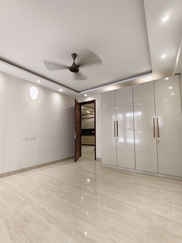 Room in 3 BHK Builder Floor at Saket – for Rent