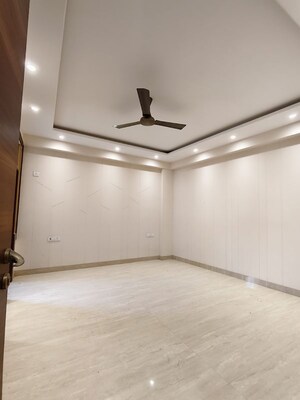 Room in 3 BHK Builder Floor at Saket – for Rent