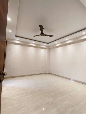 Room in 3 BHK Builder Floor at Saket – for Rent