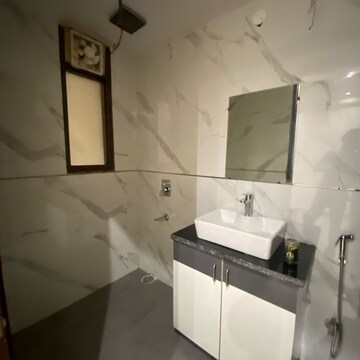 Team Area in 3 BHK Builder Floor at Chattarpur – for Rent