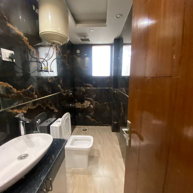 Attached Bathroom, chattarpur 3 Bedroom 1300 Sq.Ft. Builder Floor In Chattarpur Delhi 10000811