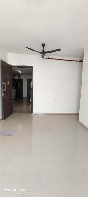 Room in 1 BHK Apartment at Puranik Hometown, Ghodbunder Road – for Rent