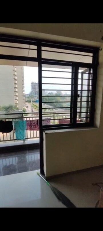 Room in 2 BHK Apartment at Pyramid Heights, Sector 85 – for Rent
