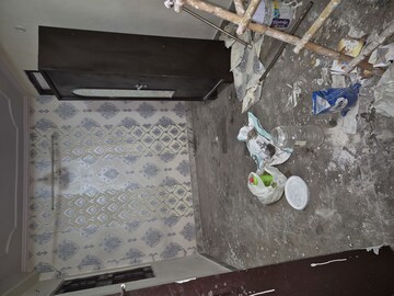 Furnished Amenities in 2.5 BHK Builder Floor at Mayur Vihar – for Sale