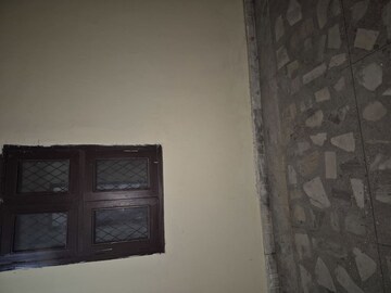 Furnished Amenities in 2.5 BHK Builder Floor at Mayur Vihar – for Sale