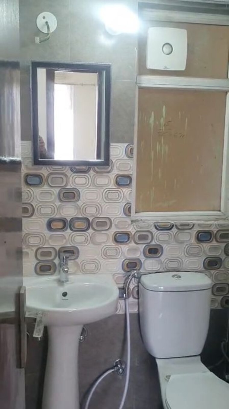 Bathroom, rise-organic-homes 3.5 Bedroom 1733 Sq.Ft. Apartment In Mahurali Ghaziabad 10001118