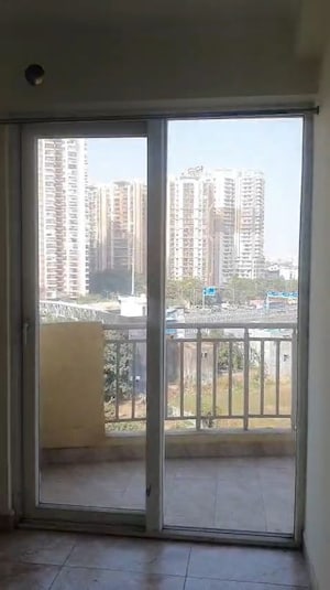 Room in 3.5 BHK Apartment at Rise Organic Homes, Mahurali – for Rent