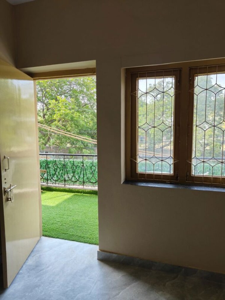 Room, safdarjung enclave 2 Bedroom 1400 Sq.Ft. Apartment In Safdarjung Enclave Delhi 10001121