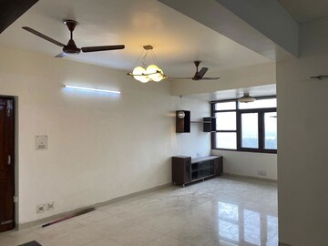 Room in 3.5 BHK Apartment at Dwarka – for Rent
