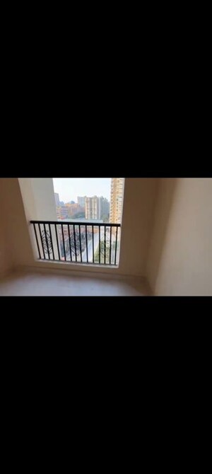 Room in 2.5 BHK Apartment at Amrapali Silicon City, Sector 76 – for Sale