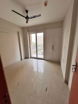 Room in 2 BHK Builder Floor at Amboli – for Rent