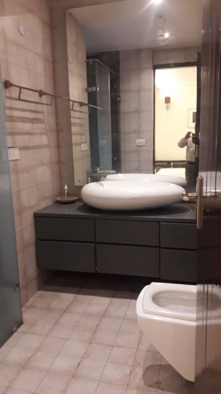 Bathroom, new friends colony 2 Bedroom 2250 Sq.Ft. Builder Floor In New Friends Colony Delhi 10001336