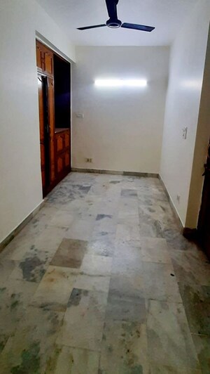 Room in 3.5 BHK Apartment at Dwarka – for Rent