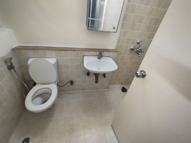 Bathroom, jaypee-greens-kosmos 2 Bedroom 950 Sq.Ft. Apartment In Sector 134 Noida 10001482