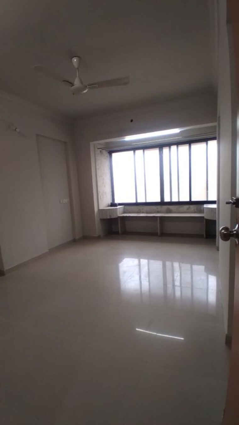 Room, charkop-kshitij-chs 3 Bedroom 1000 Sq.Ft. Apartment In Kandivali West Mumbai 10001525