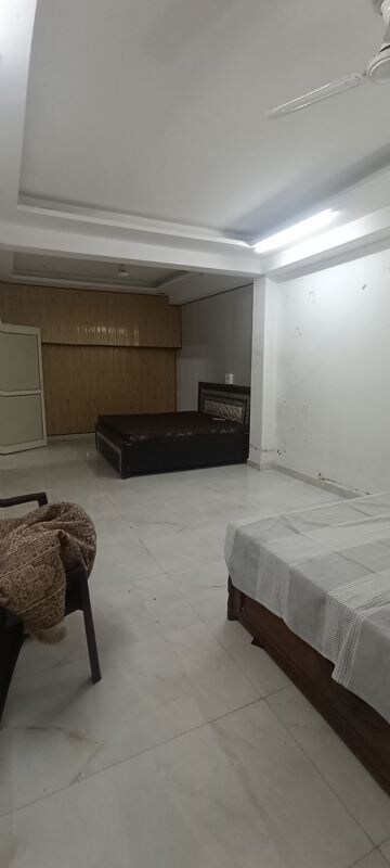 Parking in Studio Builder Floor at Sector 43 – for Rent