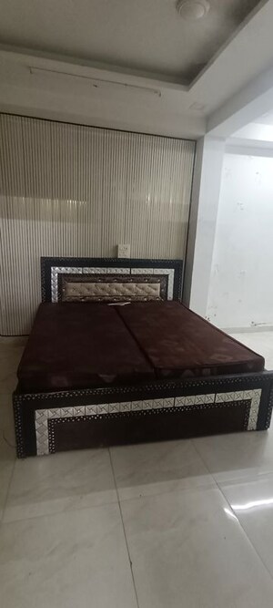 Bedroom in Studio Builder Floor at Sector 43 – for Rent