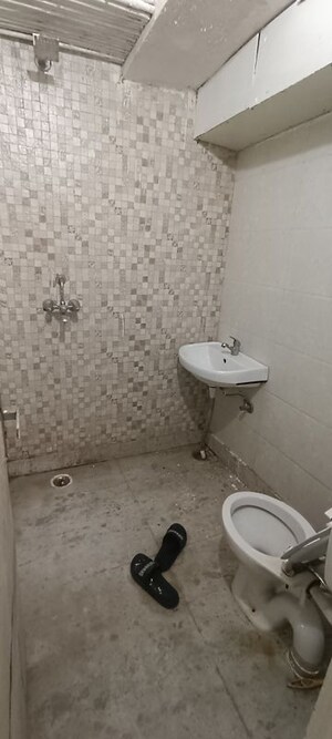 Bathroom in Studio Builder Floor at Sector 43 – for Rent