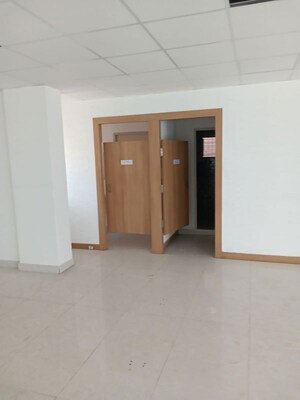 Room in 1 BHK Builder Floor at Dahisar East – for Sale