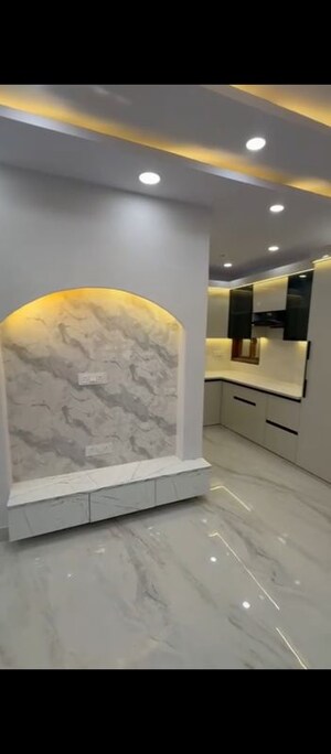 Furnished Amenities in 3 BHK Builder Floor at Dwarka Mor – for Sale