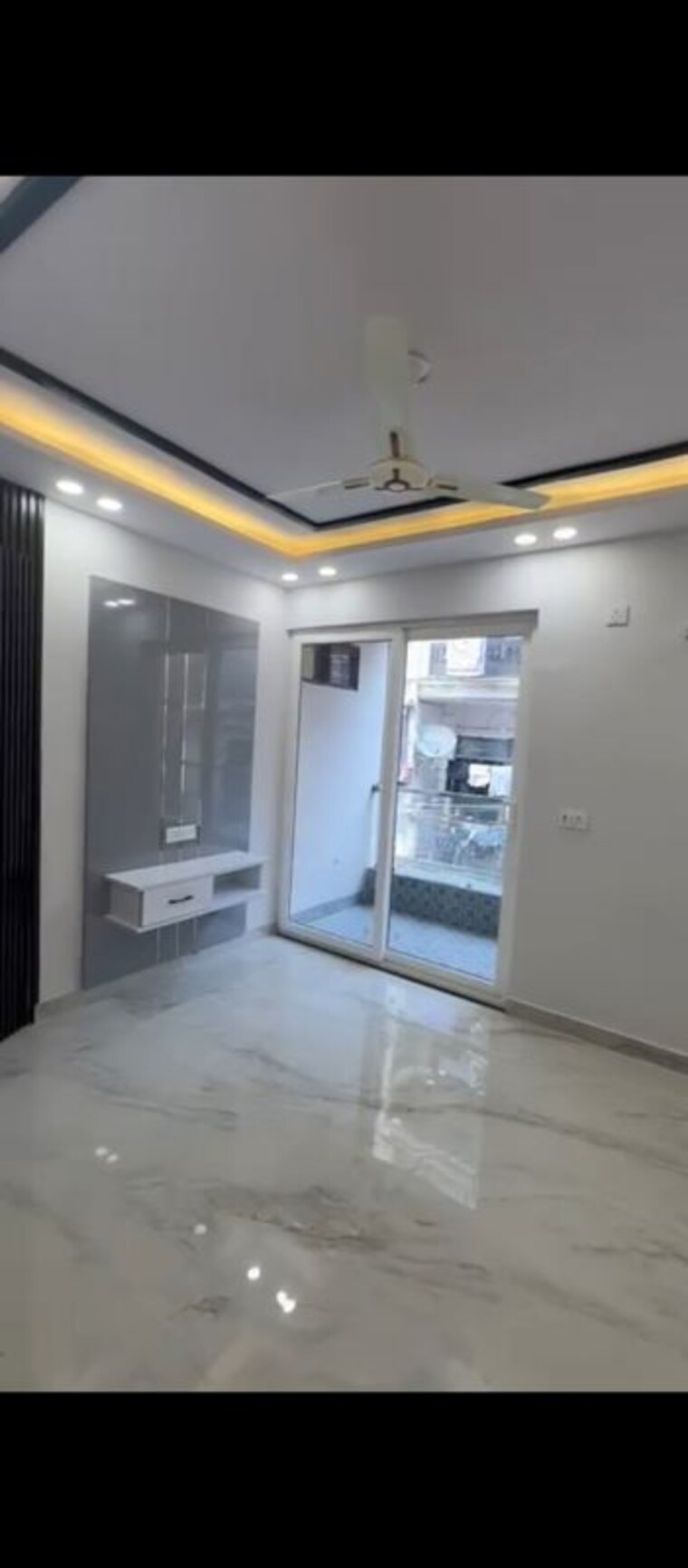 Room, dwarka mor 3 Bedroom 110 Sq.Yd. Builder Floor In Dwarka Mor Delhi 10001671
