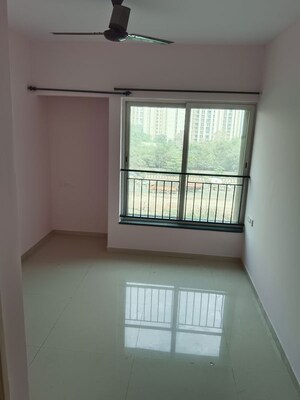 Room in 2 BHK Apartment at Rustomjee Urbania Azziano, Thane West – for Rent
